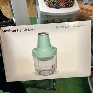 Resiners airless bubble removal system